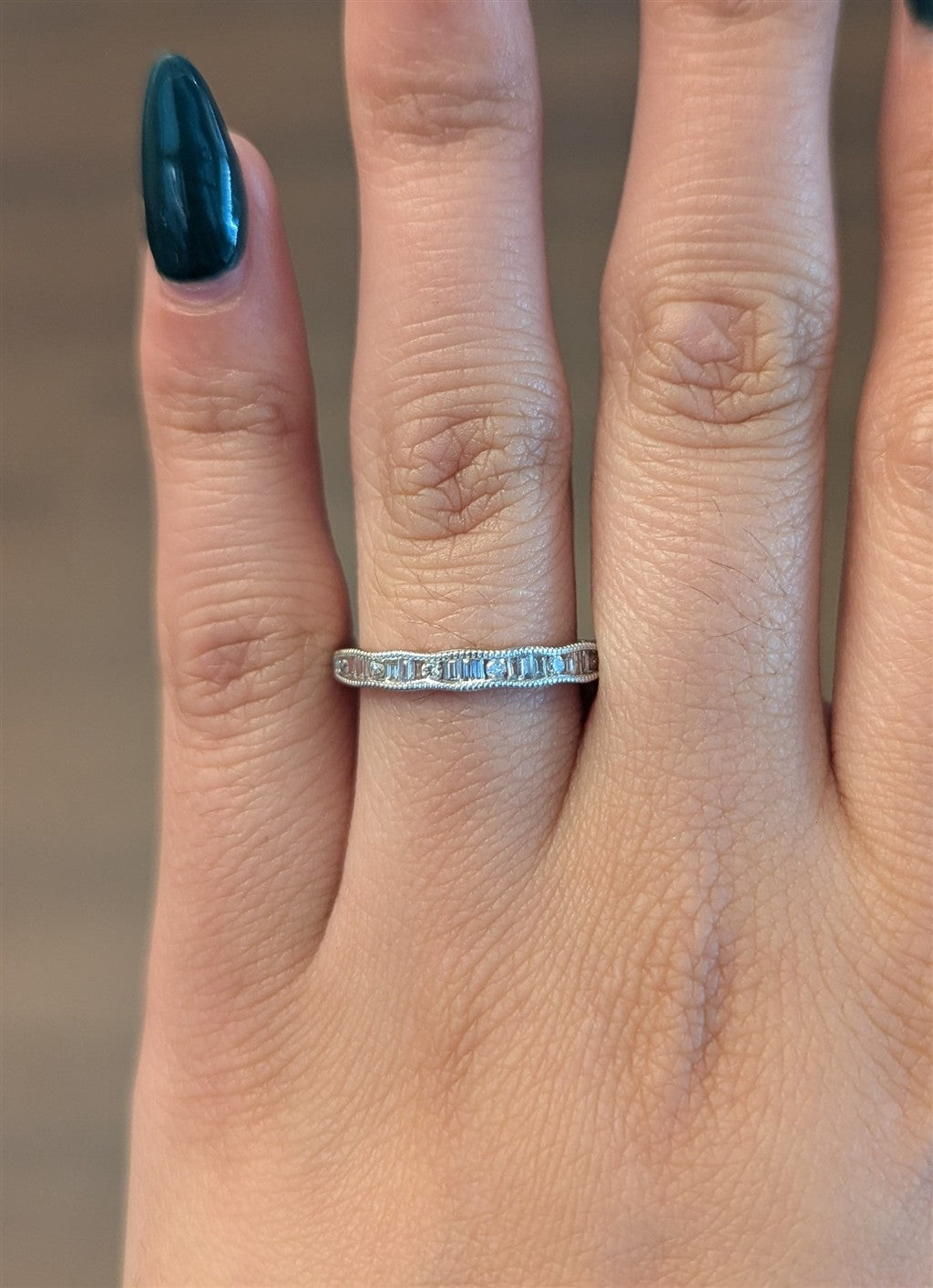 14kt White Gold Wavy Channel S