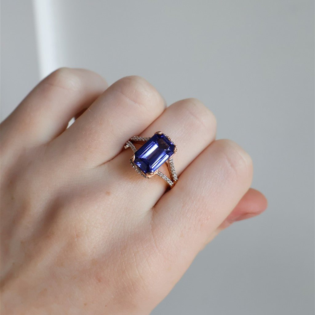 14KT rose gold 3.85ct emerald