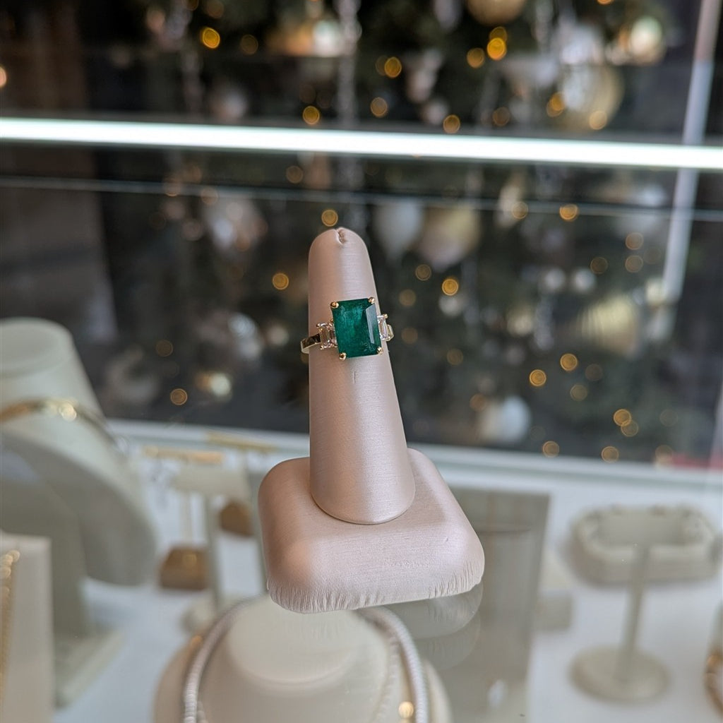 18k yg 4.67ct natural emerald