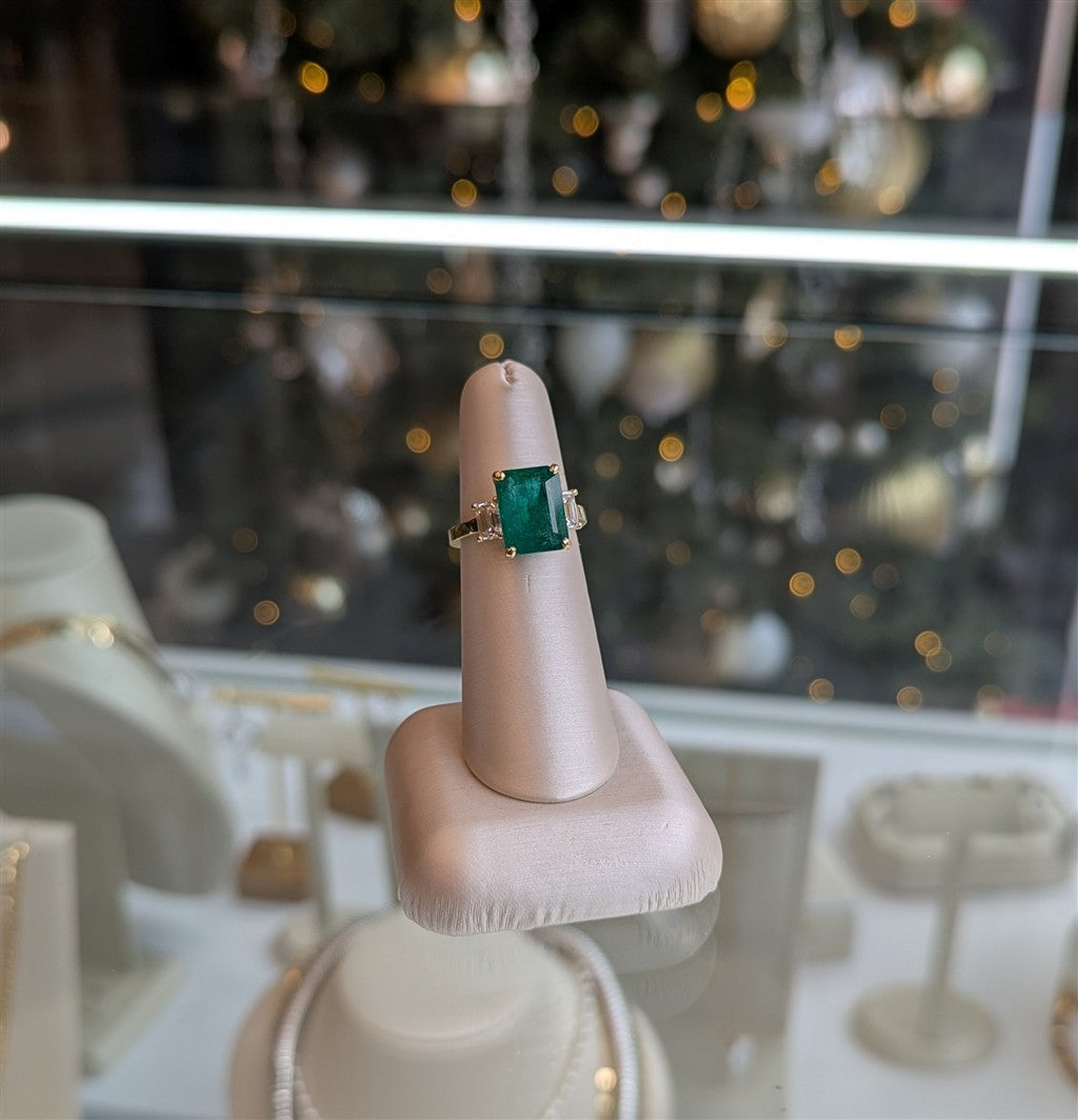18k yg 4.67ct natural emerald