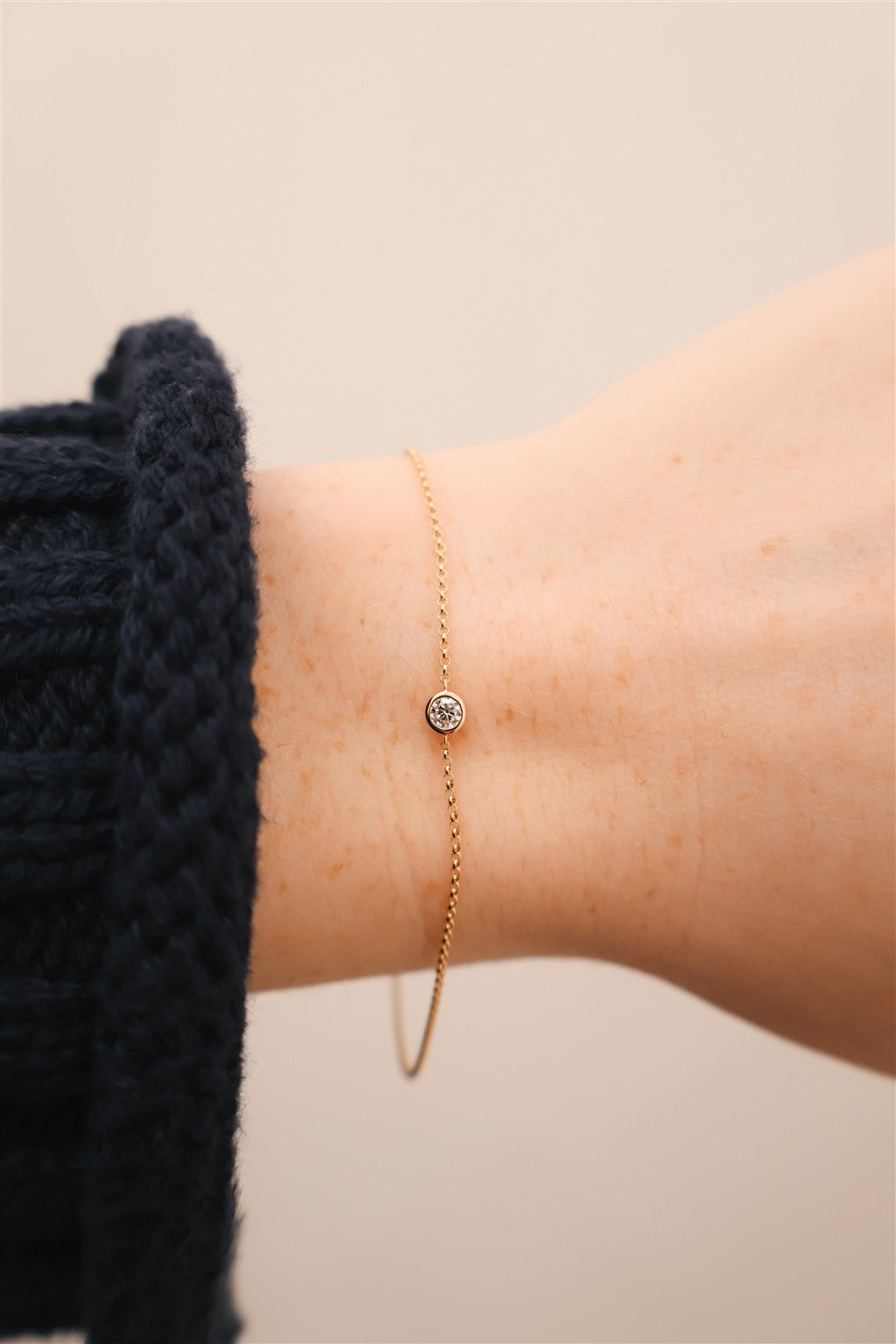 14KY 0.10CT Round Diamond Beze