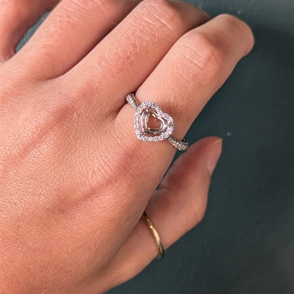 14kw 0.66ct dia heart shape se