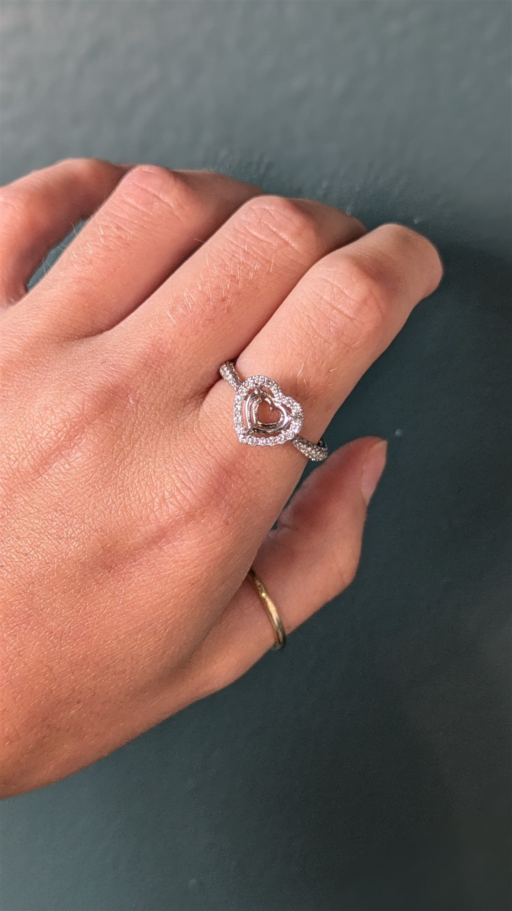 14kw 0.66ct dia heart shape se