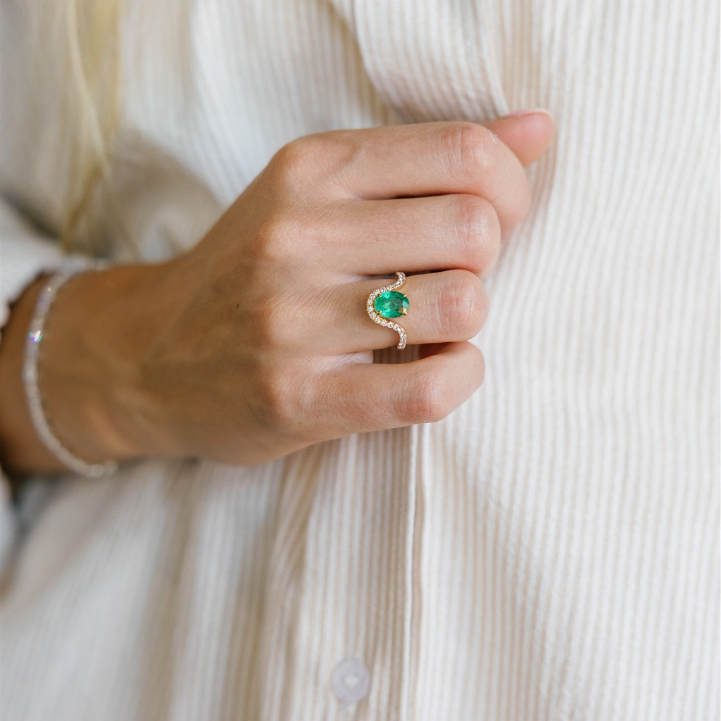 18k yg 1.63ct emerald and .41c